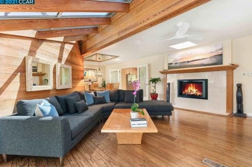 66 Heather Ln, Orinda, CA 94563-3519