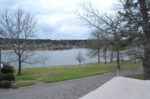 28 Lake View Ln, Huntsville, TX 77340-2639
