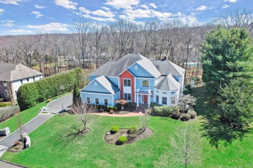 24 Blackberry Ln, Huntington, CT 06484-3776