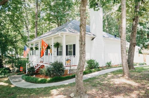 15 Ashley Ct, Porterdale, GA 30016-1710