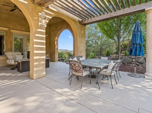 4750 Gresham Dr, Folsom CA  95762-7700 exterior