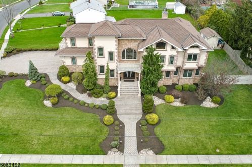 41 Largo Ln, Clark, NJ 07066-2004