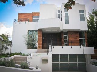 808 La Jolla Ave, Los Angeles CA  90046-6810 exterior