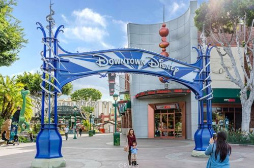 2130 Spinnaker St, Anaheim CA  92802-4930 exterior