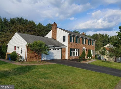 4088 Wimbledon Dr, Harrisburg, PA 17112-1063