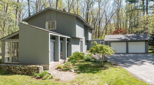 109 Sage Rd, Woodbury, CT 06798-3640