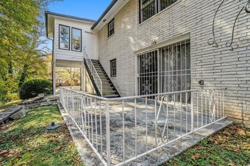 352 Harris Manor Dr, Atlanta GA  30311-2117 exterior