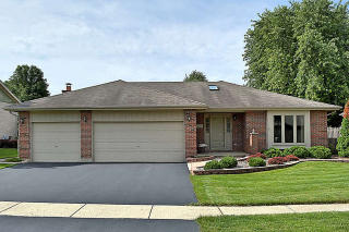 75 Courtney Ln, Trout Valley, IL 60013-2189
