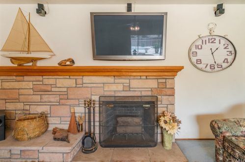 4166 Beechwood Pl, Riverside CA  92506-1151 exterior