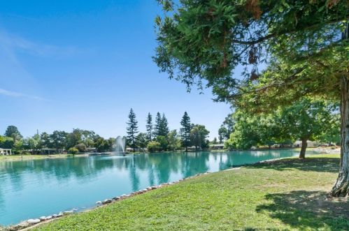 6821 Lake Cove Ln, Citrus Heights, CA 95621-3570