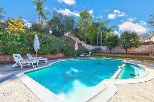 5910 Intervale Dr, Riverside CA  92506-4049 exterior