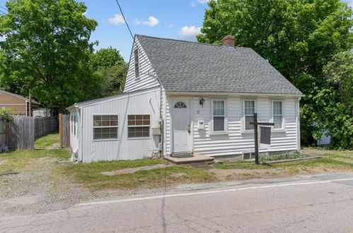 25 Hill St, Coventry, RI 02816-7827