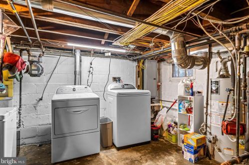 24 Evergreen Ln, Tavistock NJ  08033-1202 exterior