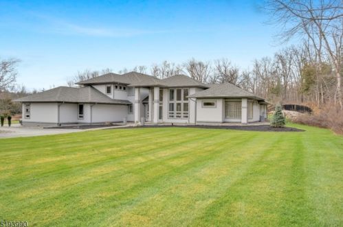 46 Benham Way, Sparta, NJ 07871-1156