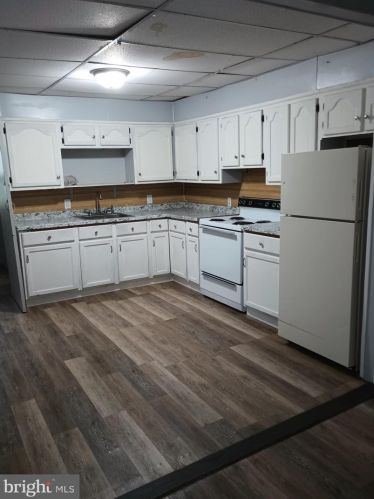 860 Market St, Lancaster PA  17603-2755 exterior