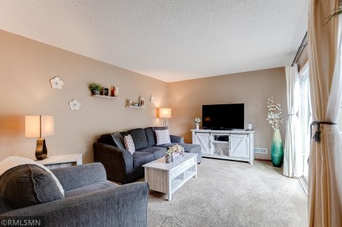 1070 Carmel Ct, Saint Paul MN  55126-5877 exterior