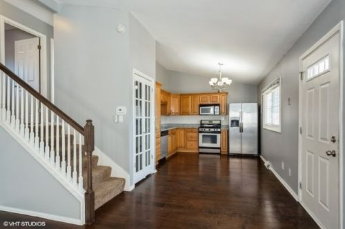 389 Navajo Trl, Buffalo Grove, IL 60089-3556