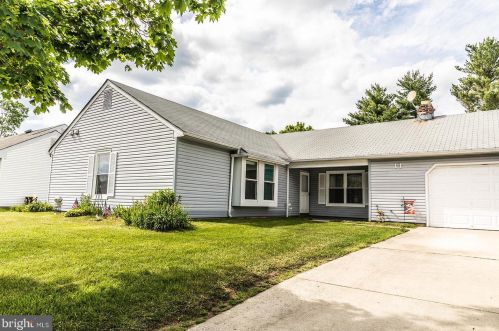 14 Arbor Meadow Dr, Erial, NJ 08081-1756