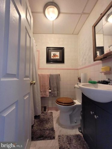 8202 Ditman St, Philadelphia PA 19136-2814 exterior