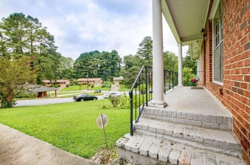 2203 Fairway Cir, Atlanta GA  30319-3825 exterior