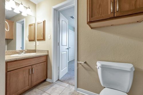2009 Autumn Lk Dr, Bryan TX  77807-5112 exterior