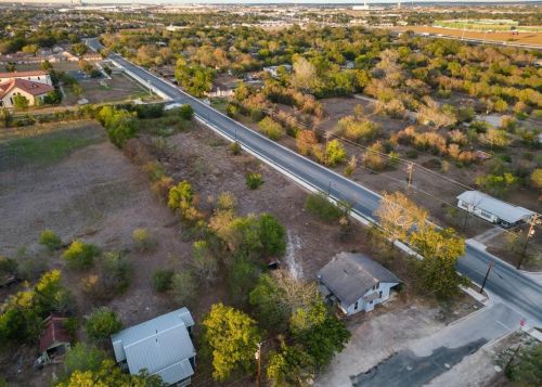 601 Burleson St, Uhland TX 78640-5323 exterior