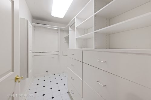 9301 Falling Waters Dr, Willowbrook IL  60527-0718 exterior