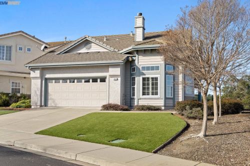8101 Moller Ranch Dr, Pleasanton, CA 94588-9659