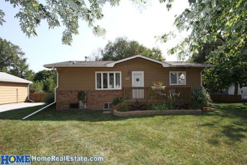 230 Monroe St, Bennet, NE 68317-2047