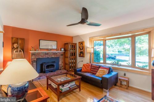 4804 Springbrook Dr, Annandale, VA 22003-3935