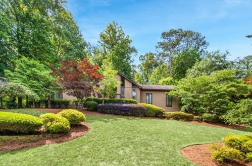1482 Huntingford Dr, Marietta, GA 30068-1717