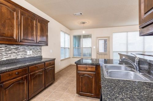 353 Branding Iron Trl, Fort Worth TX  76131-4582 exterior