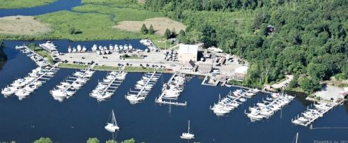 391 Main St, Deep River CT  06417-2052 exterior