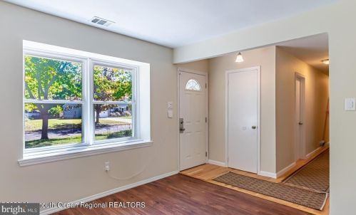 5 Keats Dr, Berkeley Township, NJ 08721-1210