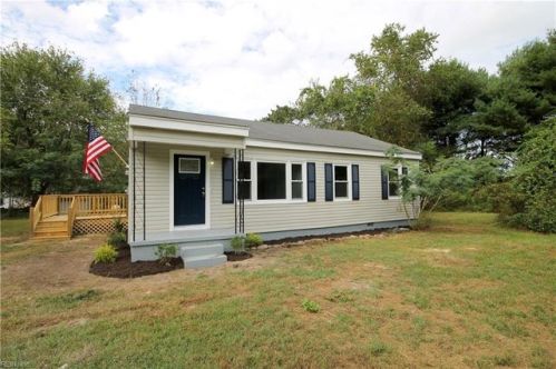 19418 Tomlin Hill Dr, Zuni, VA 23898-2200