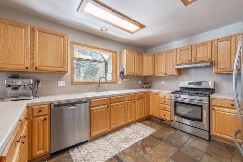 10655 Snowshoe Cir, Truckee CA  96161-2007 exterior