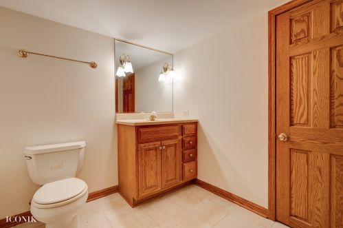 1547 Pine Lake Dr, Naperville IL  60564-9791 exterior