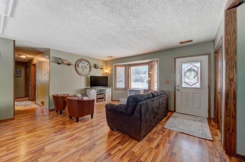 762 Meander Rd, Hanover, MN 55341-4010