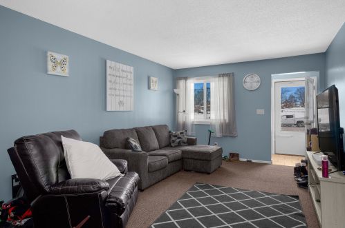 1124 Spruce Dr, La Crescent, MN 55947-1553