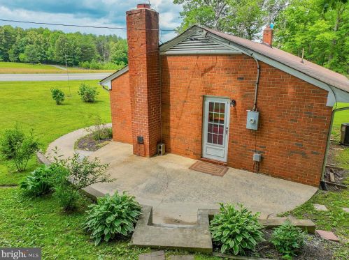 540 Willow Brook Rd, Bumpass, VA 23024-3004