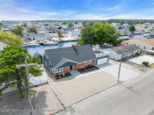 933 Montauk Dr, Lacey, NJ 08731-2008