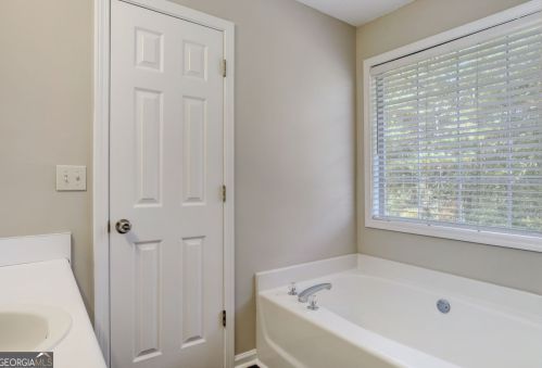1645 Flat Shoals Rd, Atlanta GA  30349-6151 exterior