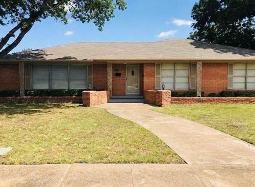 925 Bandera Ln, Garland TX  75040-9400 exterior