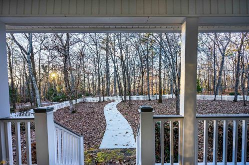 88 Hickory Ln, Lagrange, GA 30240-7500
