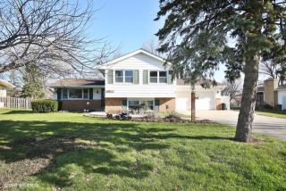167 Nichols Dr, Sycamore, IL 60178-1107