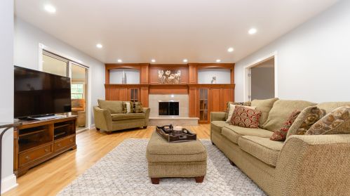 480 81 St, Willowbrook IL  60527-5985 exterior