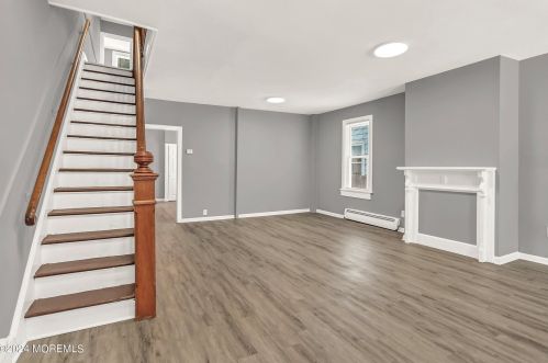 237 Conover St, Burlington, NJ 08016-1306