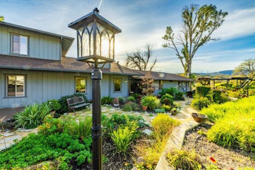 3942 Serenity Hills Rd, Vacaville, CA 95688-9027