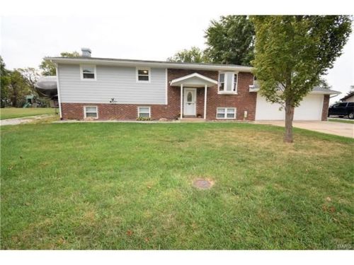921 Olde Farm Rd, Troy, IL 62294-3127