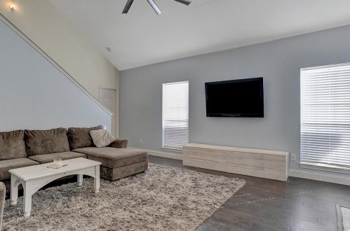 1336 Riley Dr, Carrollton TX 75007-1140 exterior